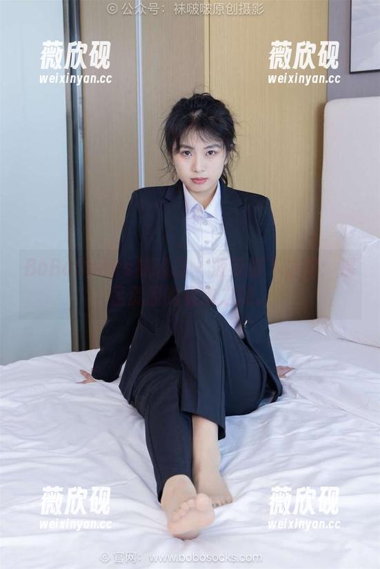 BoBoSocks袜啵啵 - 菠萝脚下之路：裸足资源的极致之旅。