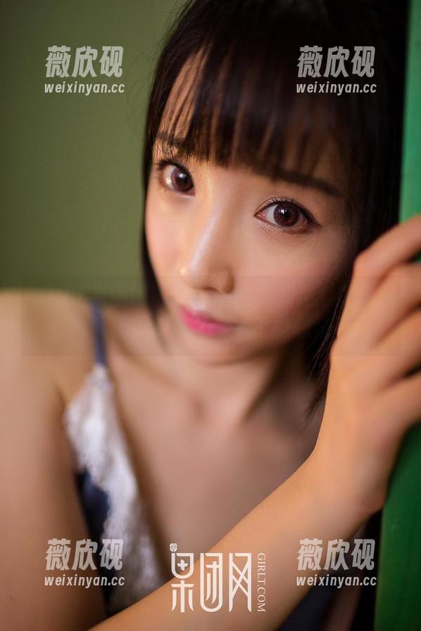 GIRLT果团网 - 原图中的黑丝是个怎么回事，莫雅淇倒是勾起我不少想法呢！