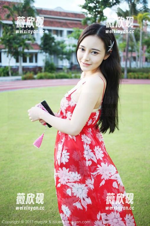 MyGirl美媛馆 - 最新图册中的黑丝：伊雨蔓Fiona的腿，不愧是选手级别的障碍物。