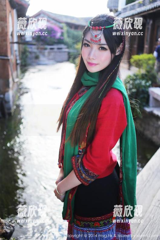 MyGirl美媛馆 - 唐琪儿il的白裙造型，美图合集，突然好想知道她躲在哪里了。