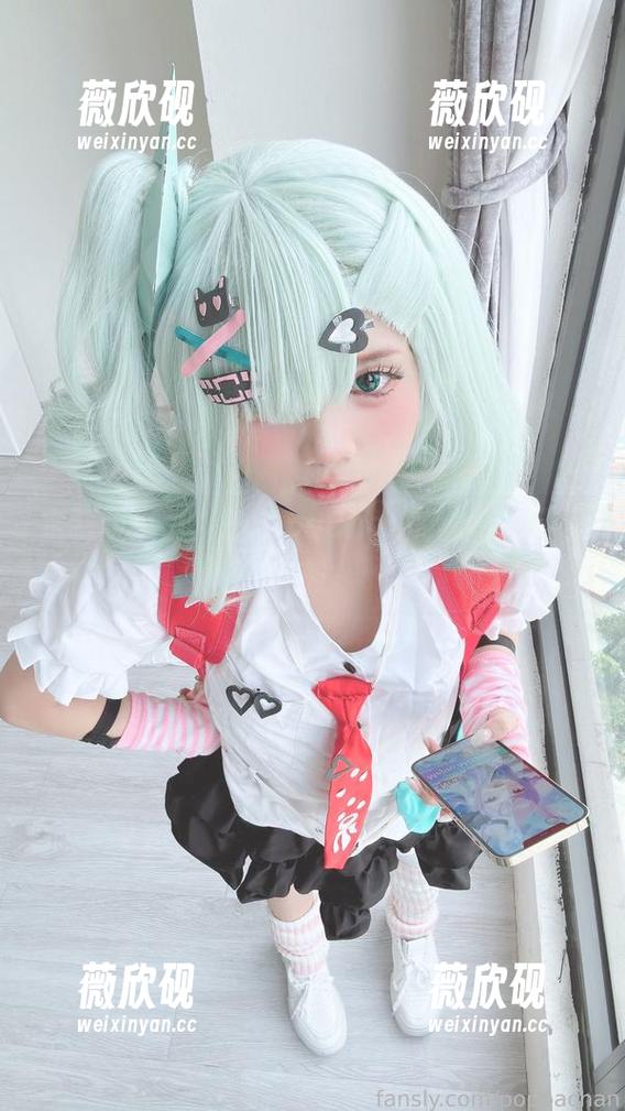 定制版黑白：PoppaChan的独特无声雕刻