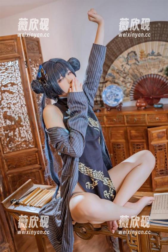 Quan冉有点饿的制服派对，快来下载这份视觉“快餐”！