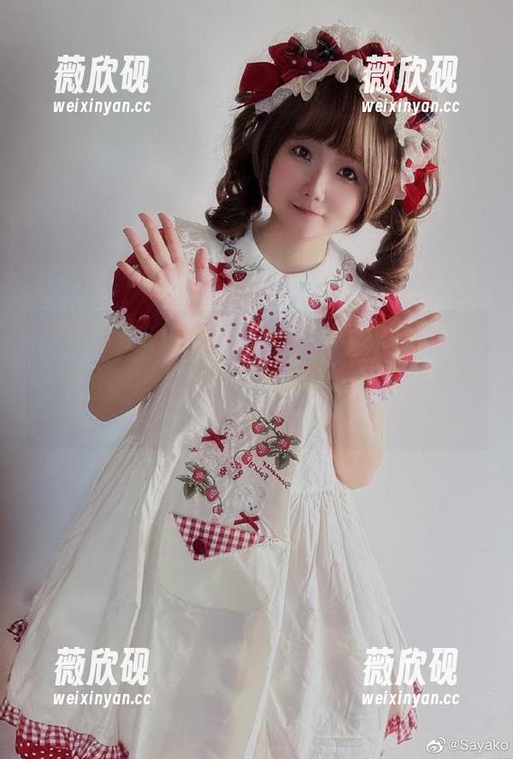 偶然碰到Sayako＿今年4岁的自拍合集，啊，那优雅似乎与我无关，却怎么也移不开眼。