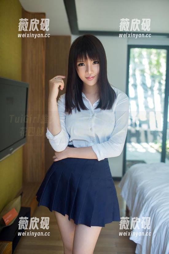 TuiGirl推女郎 - 王馨瑶vs.天台：图像火花四射，快来下载做你的桌面壁纸！