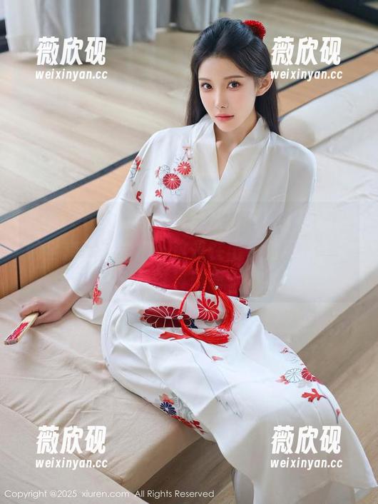 Xiuren秀人网 - 纯粹从搭配看，唐翩翩的全套让我觉得…这是在出什么风格？作品可真耐看！