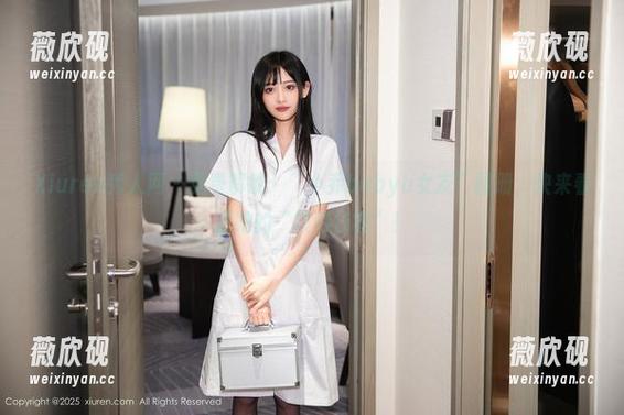 Xiuren秀人网 - 免费解锁：“小乔babyb女友”图册，快来看看她的“模特日常”！