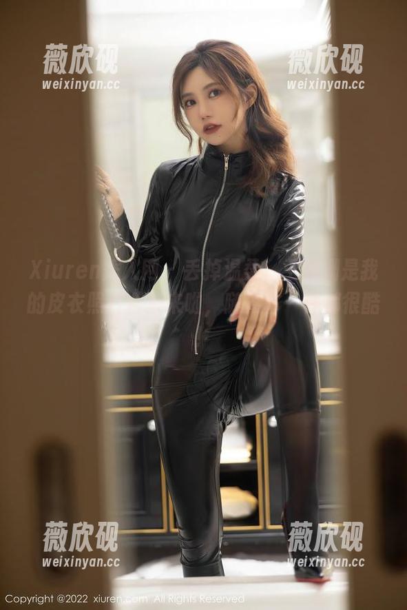 Xiuren秀人网 - 丢掉温柔，王雅姗是我的皮衣照片合集来啦，随便拿一件都很酷！
