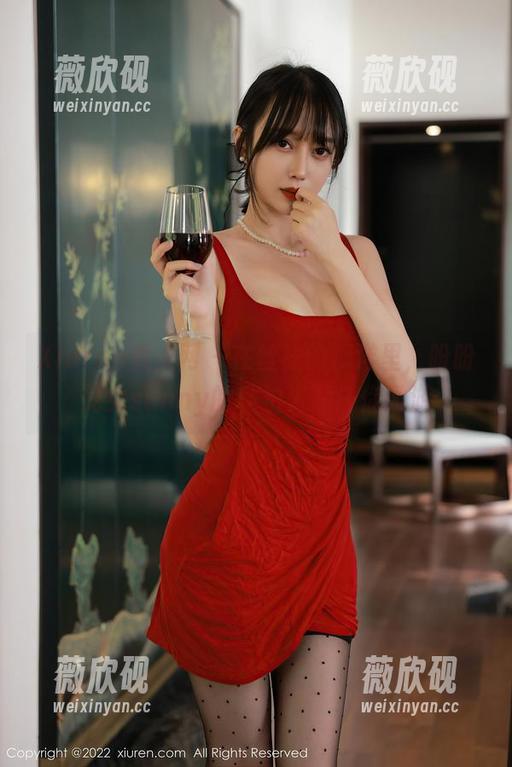 Xiuren秀人网 - 在丝袜的海洋里，盼盼龙女sunny的私拍资源任你遨游
