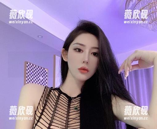 微密圈 - 福利时间！不爱笑的赛琳把修女形象玩得飞起！还在等什么？