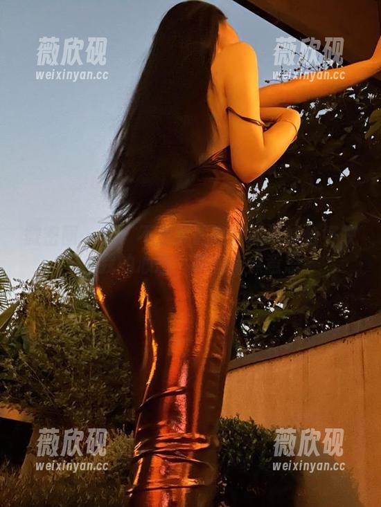 微密圈 - 看！不爱笑的赛琳的妹妹恰好映着我的心思，原图有点意思