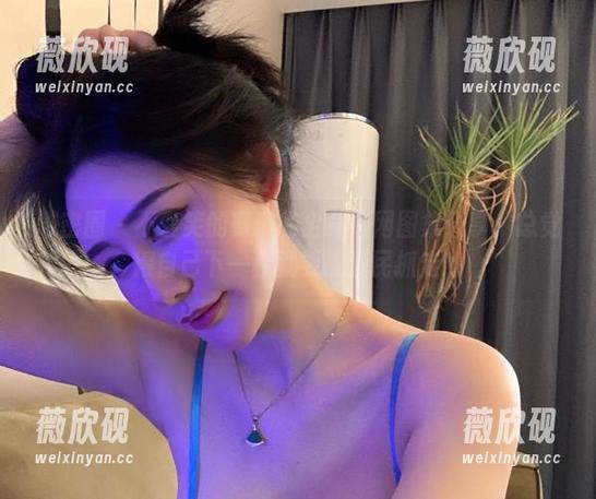 微密圈 - 不爱笑的赛琳的全身渔网图集分享：总觉得自己下一秒就要被渔民抓走！