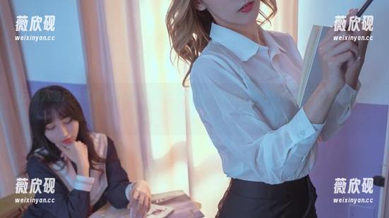 云溪溪的户外写真合集更新，那个小野花和她的搭配……ohwow，有点小冲击。