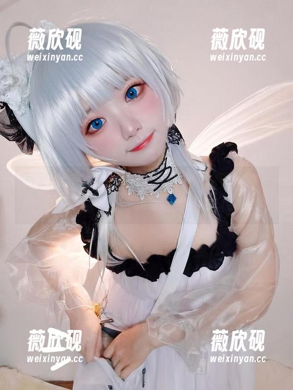 伊喵君_Nya，明日方舟巫恋的私拍让人浮想联翩，离谱得很，但也停不下来了。