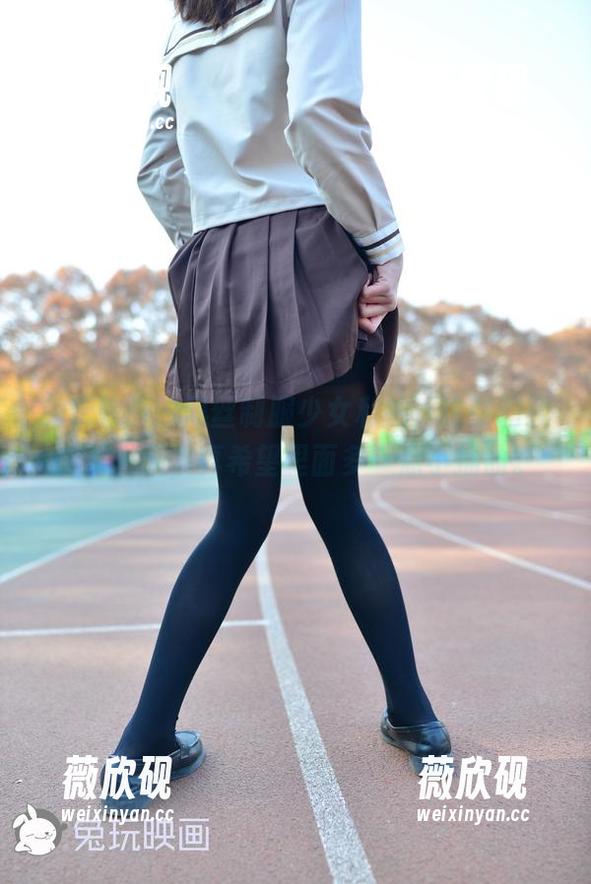兔玩映画 兔玩映画的黑丝制服少女私拍,这张图我能看一天,真希望里面多一点小插曲。