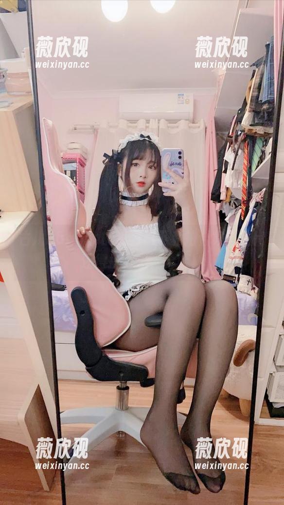 古川kagura的银杏树下私拍合集：拍完还得擦叶子，哈哈！