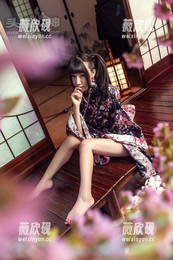 头条女神 - 易阳的作品集：我的莫妮卡们居然不让下载？难道要我自己手拿相机去拍？