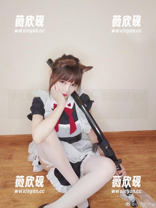 小仓千代w的红色礼物裙，定制的狂欢与叛逆
