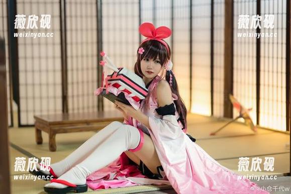 小仓千代w的礼服精选：优雅与尬聊的完美结合！