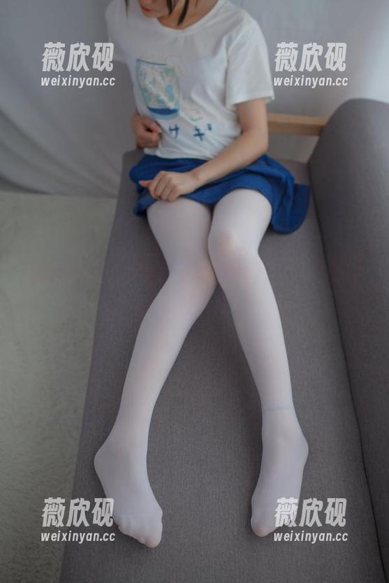 窗台黑丝，少女秩序的作品，令人忍不住想多看几眼。