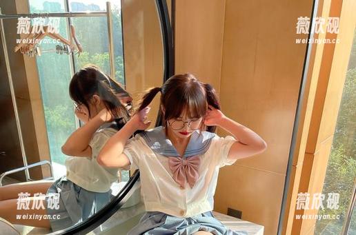 微密圈 - 看张思允的图片，真想问，是御姐还是女王风范？哈哈，有点小犹豫。