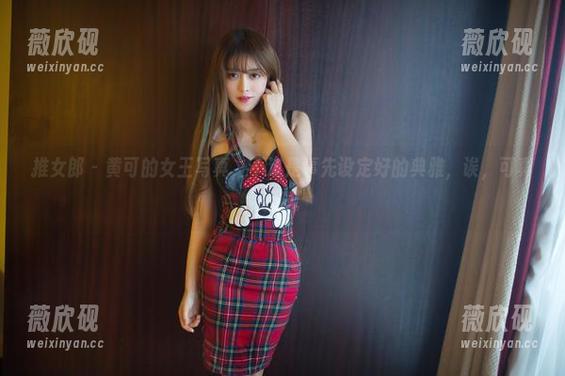 推女郎 - 黄可的女王写真，不过是事先设定好的典雅，诶，可真迷人。