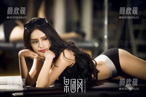 果团网 - 想要Miss琪在牛仔裤里的风格？快来看她的网盘作品，别怪我没提醒！