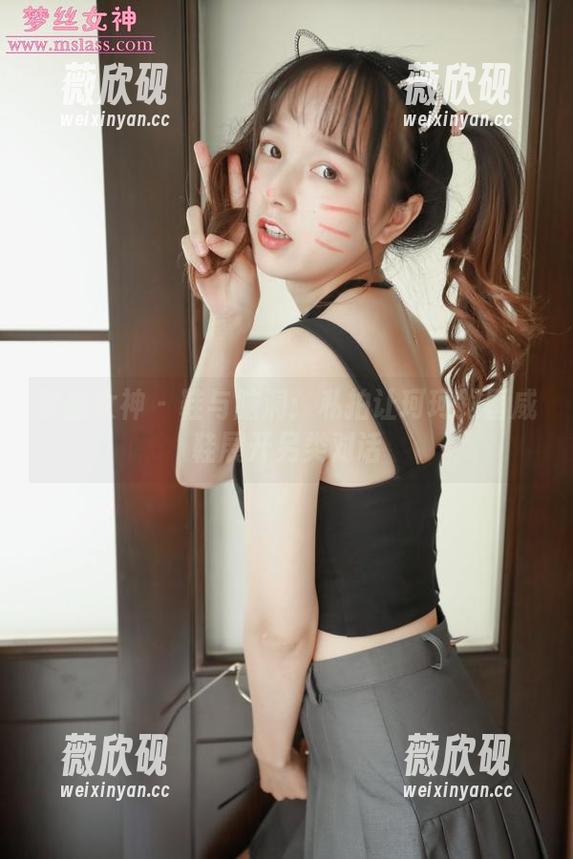 梦丝女神 - 鞋与脑洞：私拍让珂珂跟匡威鞋展开另类对话
