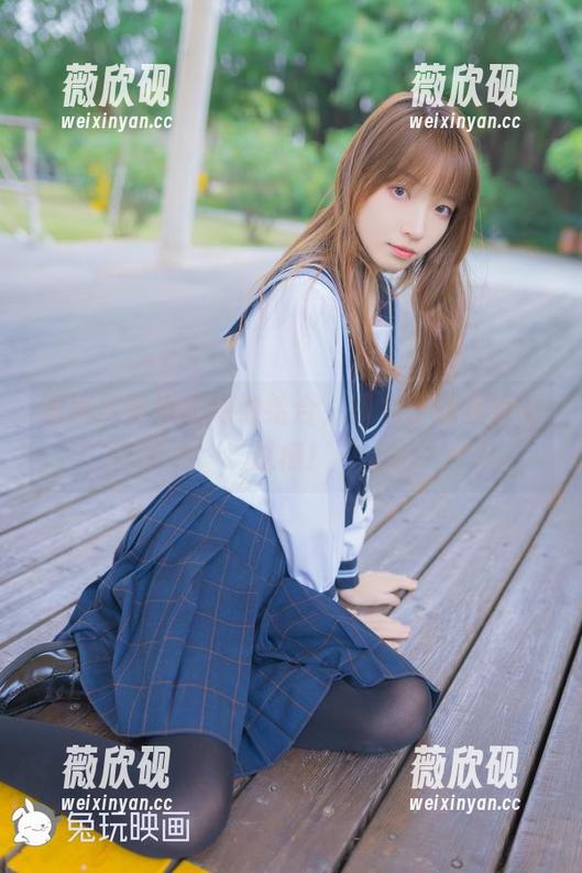 祖木子 短裤与壁纸的绝妙结合,祖木子让我直呼过瘾!