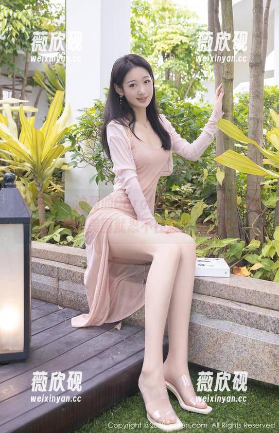 秀人网 - 油亮的Carol周妍希，让我每次翻到她的美图就忍不住想要脱口秀！