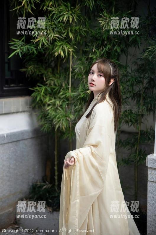 秀人网 - 突破极限的泳衣拍摄，周于希的美照让泳池都嫉妒。