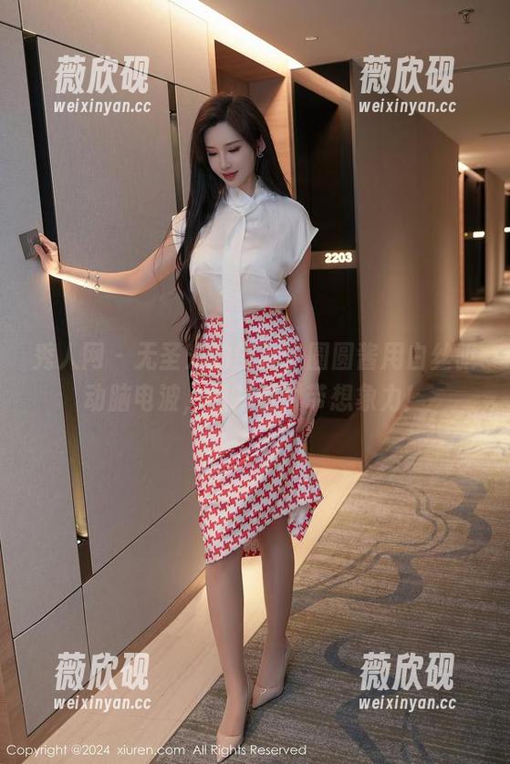 秀人网 - 无圣光的舞台，圆圆酱用白丝驱动脑电波，图片都附带想象力！