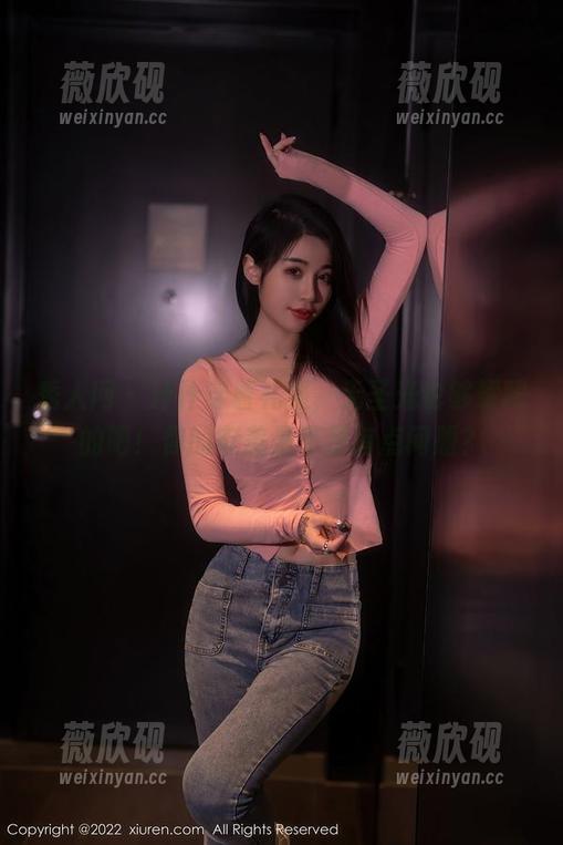 秀人网 - 汁汁穿着礼服，无圣光也够耀眼的吧！你的审美是不是有点问题？