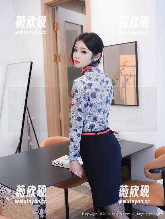 秀人网 - 看着豆瓣酱的白色私拍美图，真的想问：能不能让我也进冰箱里待几天，外面太热了吧！