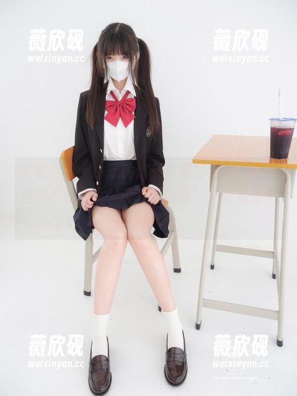 紧急企划-小恩 紧急企划 - 小恩的这一套夏日全套,图片里居然潜藏了一种“惆怅感”,看着看着就想唏嘘。