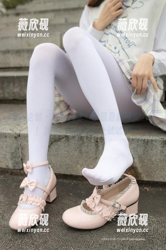 紧急企划 - 校服风暴，小恩最新图库上线！我是不是也该穿上试试？