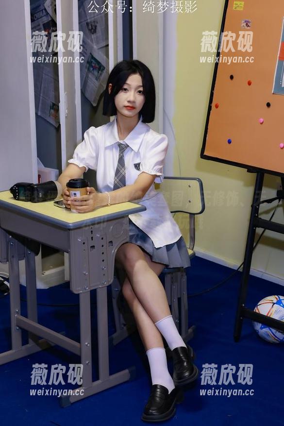 绮梦摄影 - 露露的绝美套图，无修饰、无水印，想下载来玩哦