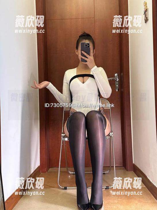 微密圈 - 美邵女Baby最新写真全集：黑丝连体好像在偷光！
