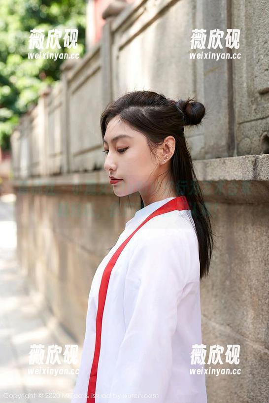 蜜桃社 - 小魔女lily的秘密行为艺术合集：放轻松，你应该学会不认真！