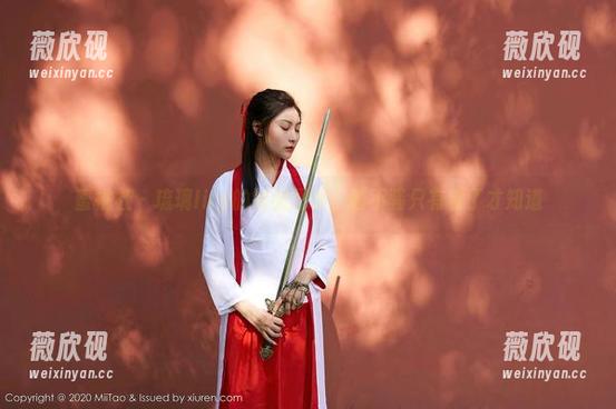 蜜桃社 - 琉璃lily的制服图集，骚不骚只有看了才知道
