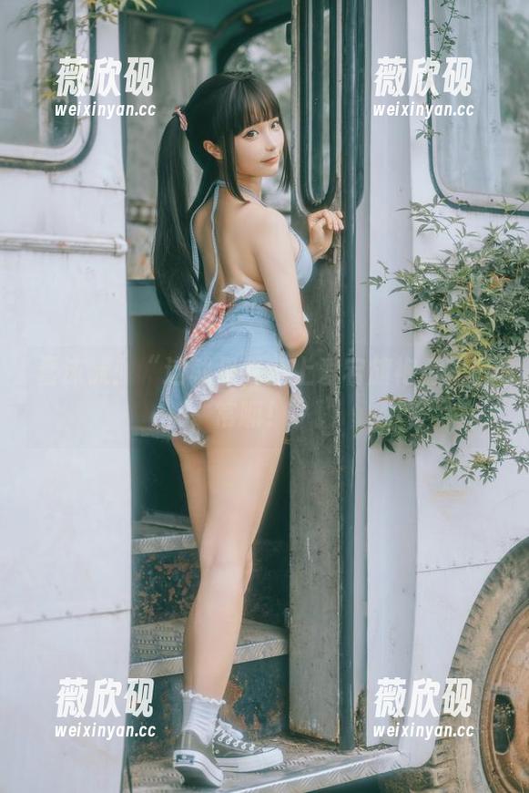 蠢沫沫 蠢沫沫:“这就是我穿上爱宕旗袍后的日常嘛!”