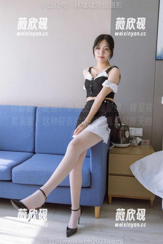 袜啵啵 - 注意！小甜豆更新原图，裸足花絮来啦，这种轻松的氛围让我想起前天的红酒！