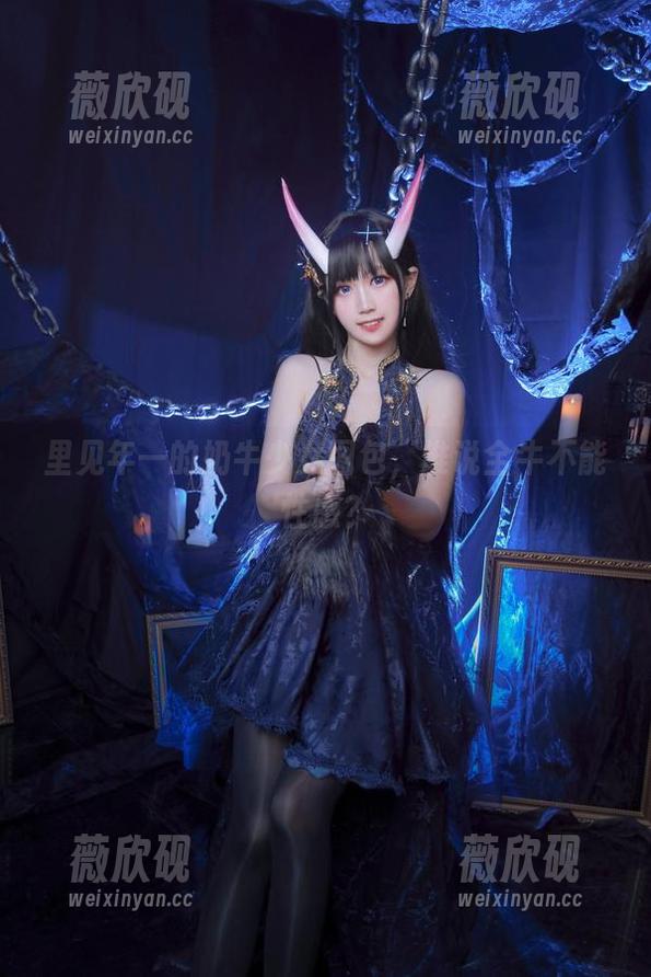 里见年一的奶牛少女图包，谁说全牛不能性感？